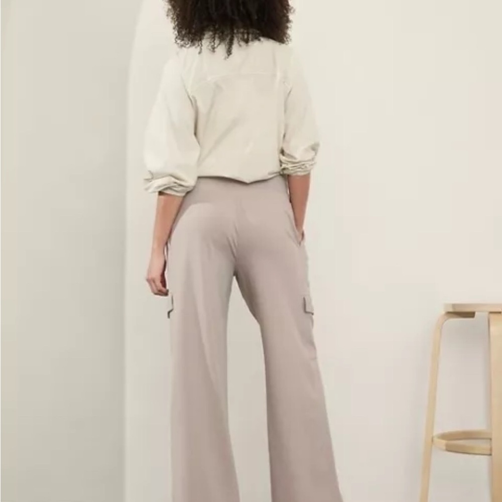 Athleta Venice wide leg cargo pant Med “Feather” nwt - Picture 2 of 5